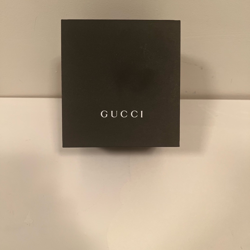Gucci Timesless Watch-MOP-8 Diamonds-Water resistant (New) - Picture 8 of 9